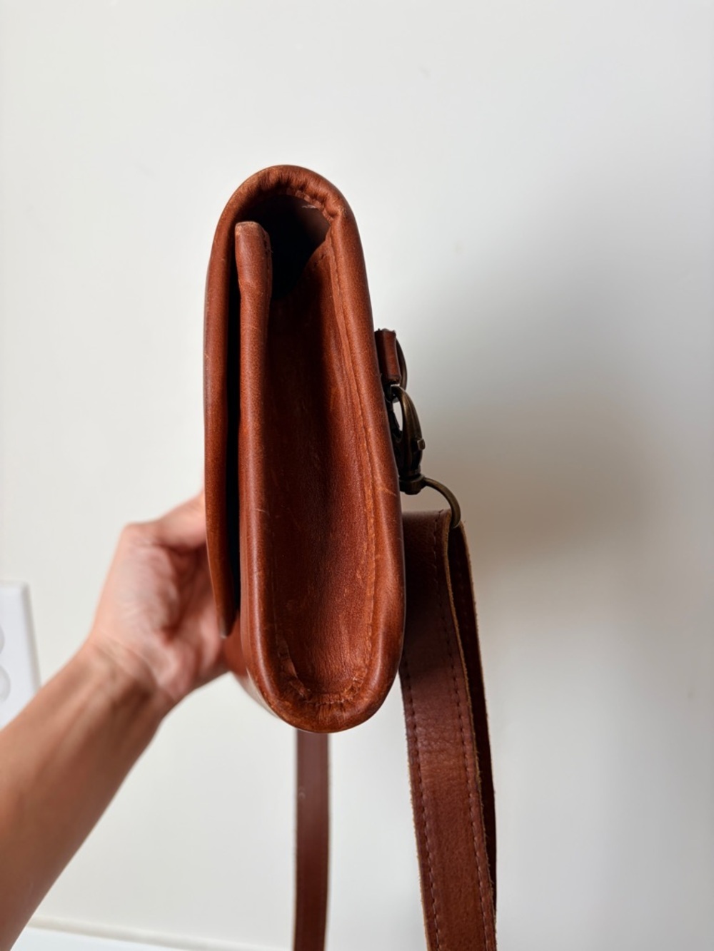Nena & Co Tesoro Crossbody Wallet in Cafe - Picture 3 of 8